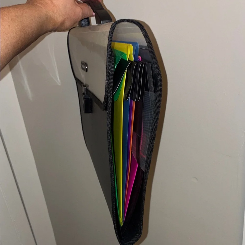 Pendaflex 6 Multicolor Hanging File Folders with Carry Case To Store Files